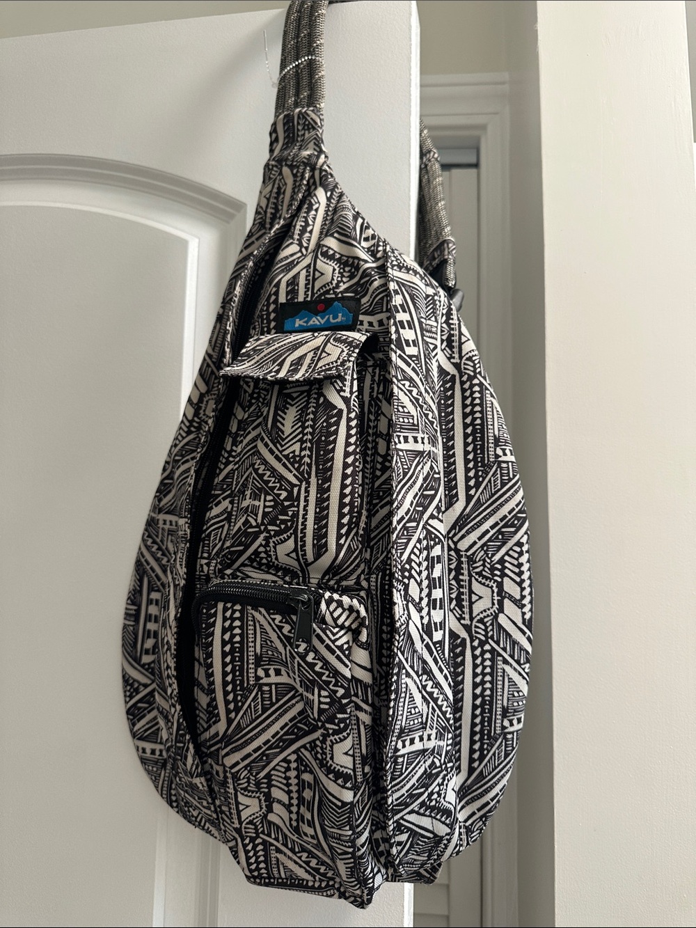 Kavu Black & White Patterned Sling Bag Backpack